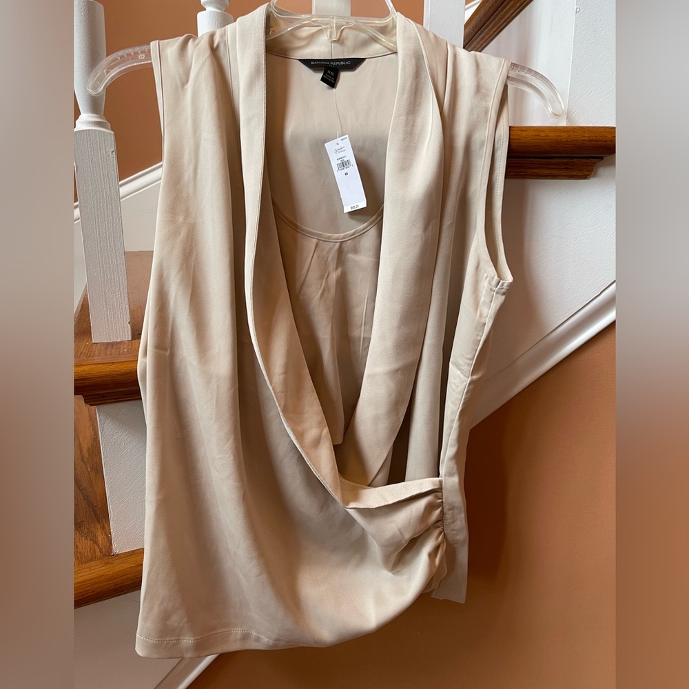 Banana Republic NWT Sz XS (runs slightly large) Elegant Cream Drape Blouse